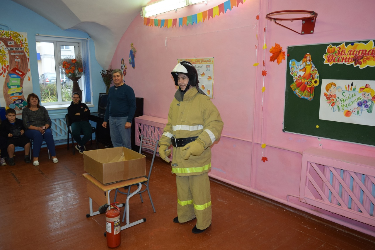 Команда «Пожарного гарнизона» провела урок по пожарной безопасности для учащихся с ОВЗ